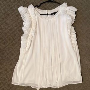 Gorgeous White House Black Market White Ruffle Sleeve Blouse L